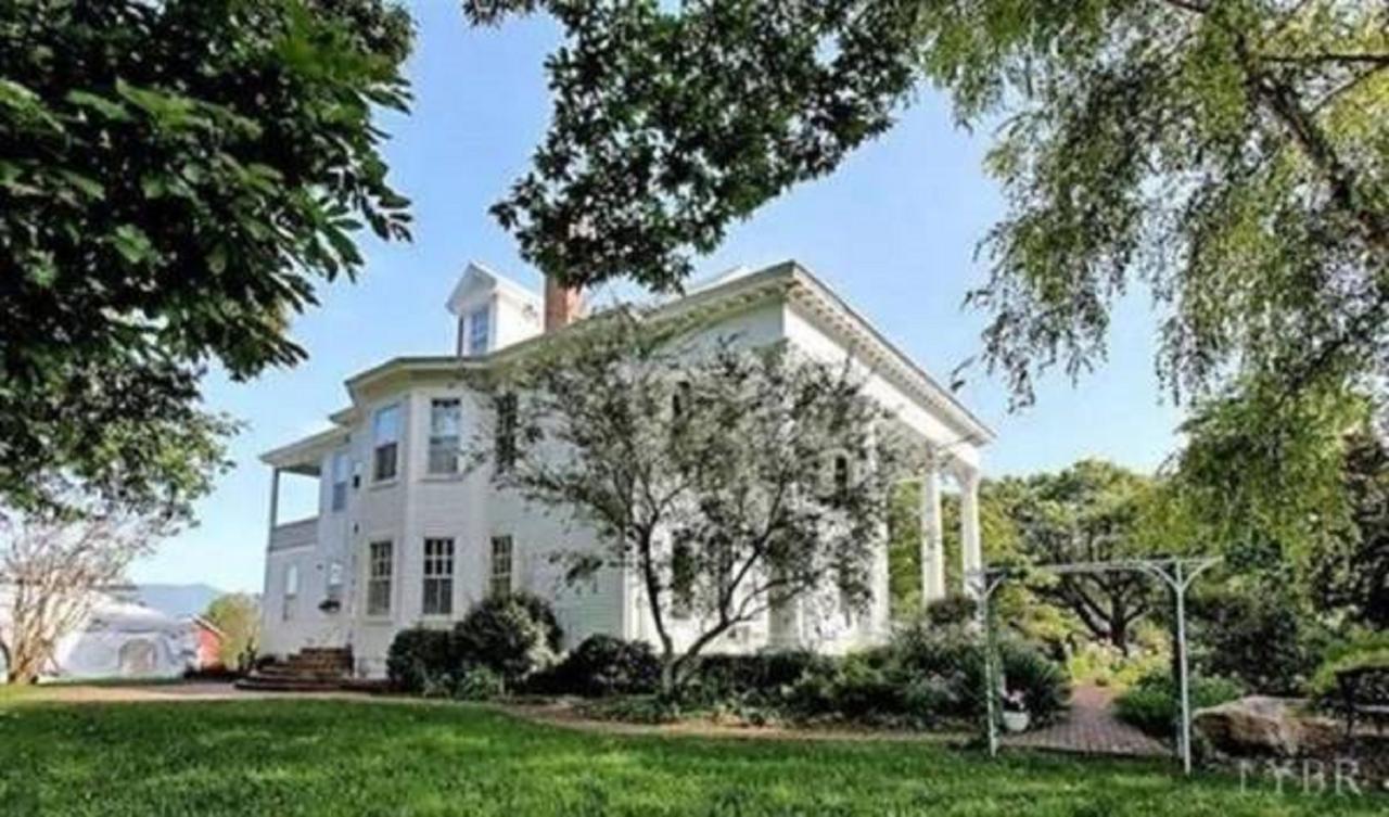Winridge Manor Bed And Breakfast Madison Heights Exterior photo