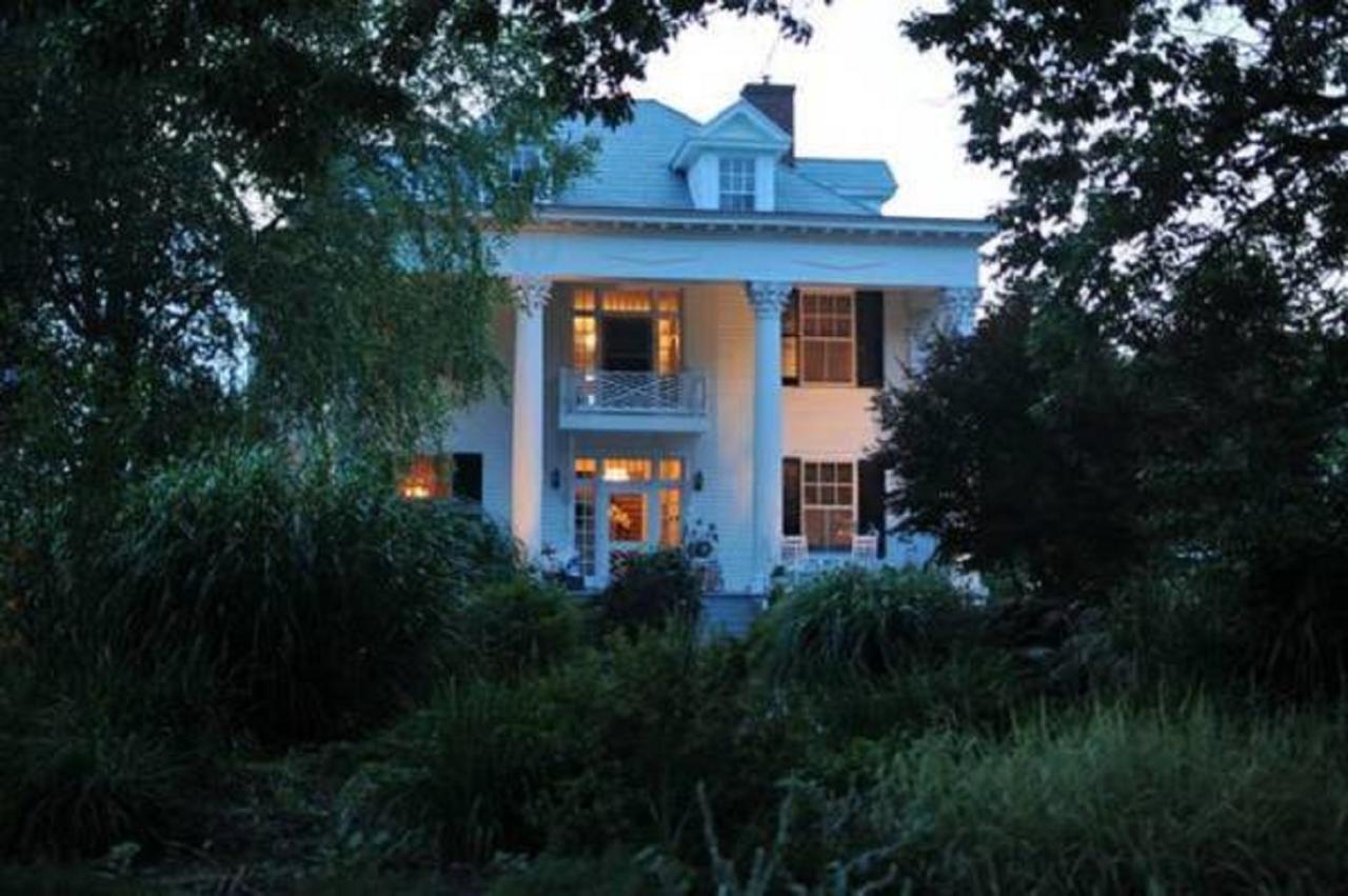 Winridge Manor Bed And Breakfast Madison Heights Exterior photo